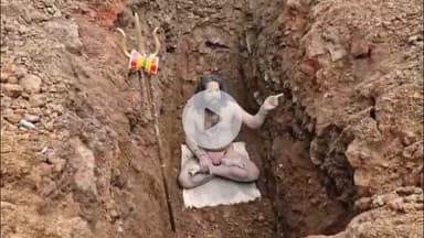 भोकरदन: खादगाव येथे गायराणात विविध मागण्यांसाठी शिवरुद्रयोगी महाराज यांचे समाधी आंदोलन सुरू