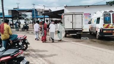 लोहरदगा: जिमा बरवाटोली में मवेशी के हमले से महिला गंभीर, सदर अस्पताल में इलाज जारी