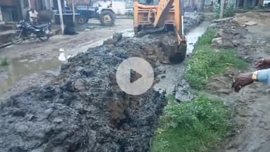 मुरोली गांव में भरपूर गंदगी बहुत सालों से बंद है नाला सांप और मच्छर से परेशान लोग टूटी सड़क पर खराब नाला@rashmi#muroli@