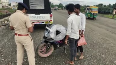 मधेपुरा: जिले में ट्रैफिक पुलिस का सघन वाहन जांच अभियान जारी, 45 वाहनों से ₹90 हजार का जुर्माना वसूला