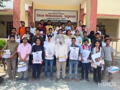 बेगूसराय: ITI कैंपस में जिला नियोजनालय द्वारा 28 लाभार्थियों के बीच स्टडी किट वितरित