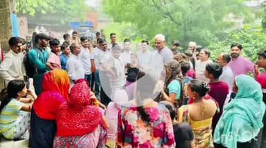 एत्मादपुर: विधायक डॉ धर्मपाल सिंह ने गोकुल नगर में किया निरीक्षण, नाले के उफान से लोगों को हो रही परेशानी