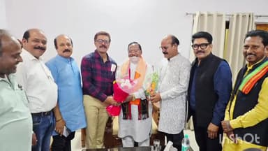 जगदलपुर: कैबिनेट मंत्री राम विचार नेताम का जगदलपुर सर्किट हाउस में महापौर सहित अन्य भाजपा कार्यकर्ताओं ने किया स्वागत