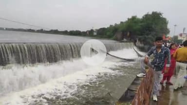 झालरापाटन: झालावाड़ जिले में लगातार हो रही बारिश से खंडिया तालाब सहित नया तालाब पर चादर चली, डेमो का जलस्तर भी बढ़ रहा है