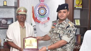 जगदलपुर: पुलिस विभाग से रिटायर हुए सहायक उप निरीक्षक को पुलिस अधीक्षक शलभ कुमार सिन्हा समेत पुलिस विभाग ने दी भावभीनी विदाई