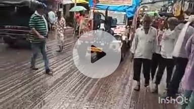 श्योपुर: डिग्गी कल्याणधणी के दर्शन के लिए रवाना हुई पैदल यात्रा, ध्वज पूजन के बाद भक्तगण बारिश में झूमते नाचते हुए निकले