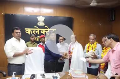 श्योपुर: कलेक्टर ने कहा- प्रशासनिक कार्यों में हर एक की भूमिका महत्वपूर्ण, कलेक्ट्रेट के तीन कर्मचारी सेवानिवृत्त, दी विदाई