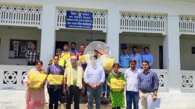 दरभंगा: दरभंगा में नियोजन पदाधिकारी ने विश्वविद्यालय केंद्र पर छात्र-छात्राओं को स्टडी किट वितरित किए