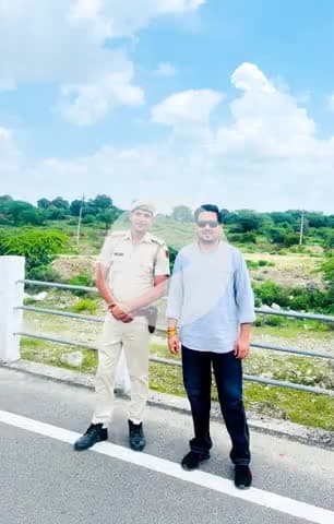 कहते है कि हैसियत भी आसमान जैसी होनी चाहिए क्योंकि जमीन कितनी भी महंगी क्यों ना हो कोई ना कोई खरीद ही लेता है।