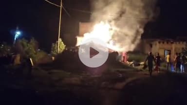 रफीगंज: खडो़खर गांव में झोपड़ी नुमा मकान में अज्ञात लोगों द्वारा आग लगने पर पीड़ित ने थाना में आवेदन दिया, पुलिस जांच में जुटी