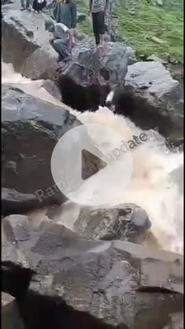 #OMG  #Schokingnews #viralvideo #onsocialMedia 
#तहसील चनैनी के गांव लदा की तस्वीरें देख कर क्या कहना है आपका'- ?