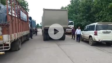 टीकमगढ़: ओवरलोडिंग पर आरटीओ की सर्जिकल स्ट्राइक, सागर बायपास पर जांच में 6 वाहनों पर हुई कार्यवाई