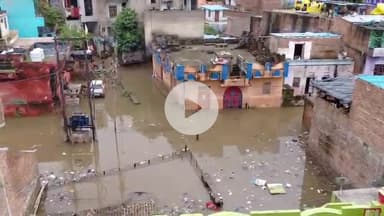 लाडपुरा: कोटा में बैराज के गेट खुलते ही निचली बस्तियों में घुसा पानी, प्रशासन की लापरवाही से कमर तक पानी, ऊपर से करंट का खतरा