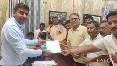 गोरखपुर: टेंट हाउस एशोसिएशन ने अपनी विभिन्न मांगों को लेकर केंद्र व राज्य सरकार के नाम ज्ञापन डीएम गोरखपुर को सौंपा