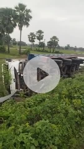 शेखपुरा झुमका रोड चांदी के समीप एक बेकाबू है वह एक्सीडेंट हो गया है जो कि हरियाणा नंबर है और ड्राइवर बार-बार बच गया