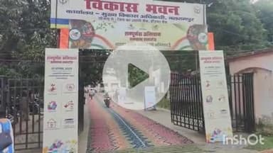 बलरामपुर: विकास भवन प्रांगण में संपूर्णता अभियान सम्मान समारोह में लगाए गए स्टॉल का सदर विधायक और जिलाधिकारी ने किया निरीक्षण