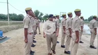अमरोहा: पुलिस लाइन में अमरोहा पुलिस अधीक्षक अमित कुमार आनंद ने परेड की सलामी लेकर अनुशासन और कार्यप्रणाली की परख की