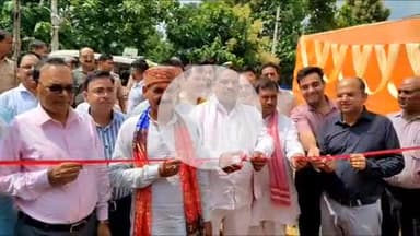 बलरामपुर: विकास भवन में आयोजित 7 दिवसीय आकांक्षा हाट मेले का शुभारम्भ विधायक एवं डीएम ने फीता काटकर किया