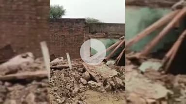 चूरू: गांव लालासर में बारिश से तीन भाइयों का मकान ढहा, परिवारों ने स्कूल में लिया आश्रय, प्रशासन ने किया मौका मुआयना