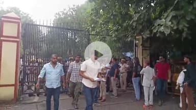 लाडपुरा: कोटा में युवाओं ने शिक्षा मंत्री के इस्तीफे और नरेश मीणा की रिहाई की मांग को लेकर कलेक्ट्रेट के बाहर किया प्रदर्शन