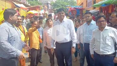 बक्सर: 2 सेमी प्रति घंटे की रफ्तार से खतरे के निशान के पास पहुंचा गंगा का जलस्तर, DM ने किया रामरेखा घाट का निरीक्षण