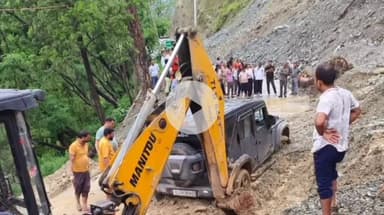 डुंडा: यमुनोत्री हाईवे महरगांव के पास बंद, मार्ग खोलने का कार्य जारी