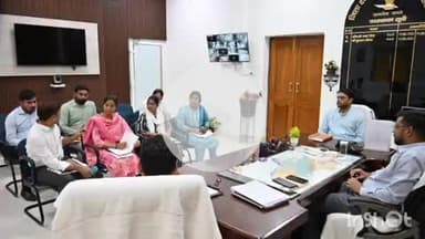 अरवल: समाहरणालय सभा कक्ष में डीएम की अहम बैठक, मतदाता सूची सुधारीकरण पर हुई चर्चा