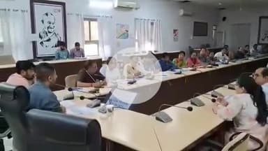 भीलवाड़ा: कलेक्ट्रेट सभागार में आयोजित समीक्षा बैठक में कलेक्टर ने दिए निर्देश, जर्जर कक्षों व राजकीय भवनों के उपयोग पर लगाई रोक