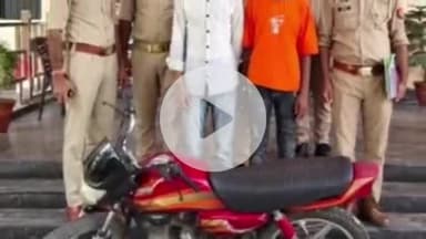 कोल: सुखरावली के पास पुलिस ने 2 शातिर चोरों को किया गिरफ्तार, चोरी की गई मोटरसाइकिल बरामद