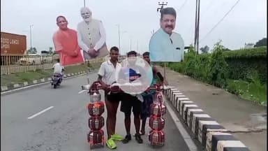 धनौरा: गजरौला बृजघाट से कावड़ लेकर अपनी मंजिल की ओर बढ़ते शिव भक्त, प्रधानमंत्री व मुख्यमंत्री के फोटो लगाए