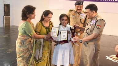 रामपुर: शुक्रवार को दयावती मोदी एकेडमी में आयोजित सम्मान समारोह में पुलिस अधीक्षक विद्यासागर मिश्र शामिल हुए