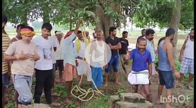 संपतचक: लक्खीपुर कोली गांव: कुएं में गिरी नीलगाय को दो दिन बाद रेस्क्यू कर निकाला गया