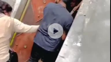 गभाना: चंडौस, नई बस्ती में पकड़ा गया चोरी का आरोपी, पुलिस के हवाले किया गया, घटना का वायरल वीडियो आया सामने