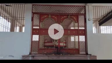 महनार: मोखतारपुर गांव के सतिहारा मंदिर में चोरों ने ताला तोड़कर पीतल के गुम्बद सहित कई कीमती सामान चुराए