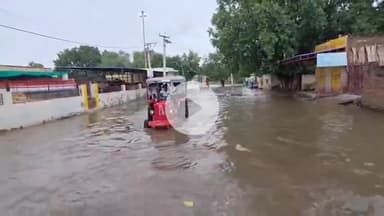 तारानगर: जिला कलेक्टर अभिषेक सुराणा और BJP नेता राकेश जांगिड़ ने तारानगर में जल भराव क्षेत्रों का निरीक्षण किया