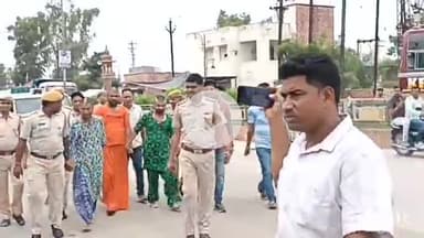 मेड़ता: मेड़ता सिटी में 2 लाख की ठगी करने वाले तीन आरोपियों को महिलाओं की ड्रेस में पुलिस ने करवाई परेड