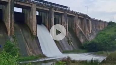 कांके: खतरे के निशान के करीब पहुंचा हटिया डैम का जलस्तर, खोला गया फाटक