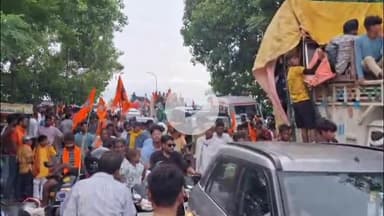 कन्नौज: कन्नौज में झूमते-नाचते मनमोहक झांकियों के साथ पहुंचे शिवभक्त, कांवड़ियों के लिए किया गया विशाल भंडारा