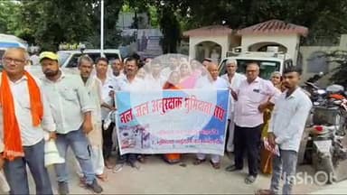 गोपालगंज: कलेक्ट्रेट परिसर में पंप चालकों ने डीएम पवन कुमार सिन्हा को मानदेय भुगतान के लिए ज्ञापन सौंपा, मिला भरोसा