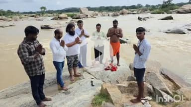 सिसई: नागफनी कोयल नदी में थाना रोड स्थित शिव मंदिर की खंडित प्रतिमा को क्षमा प्रार्थना कर विसर्जित किया गया