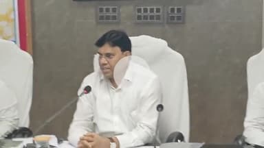 बक्सर: जिले की मतदाता सूची से 87,645 मतदाताओं के नाम कटे, डीएम ने राजनैतिक दलों के साथ की बैठक