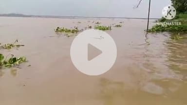 बक्सर: जिले में गंगा का जलस्तर चेतावनी बिंदु से 27 सेमी ऊपर, लोगों की बढ़ी मुश्किलें, गंगा तट पर जाने से बचें