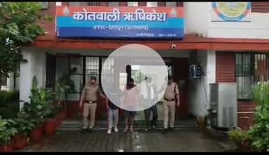 ऋषिकेश: गंगानगर में मंदिर के पास जाम छलकाने वाले तीन व्यक्तियों के खिलाफ पुलिस ने की कार्रवाई