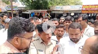 सीतामऊ: सीतामऊ मार्ग पर लगातार दुर्घटनाओं के खिलाफ डी गांव चौपाटी पर लोगों ने लगाया चक्का जाम