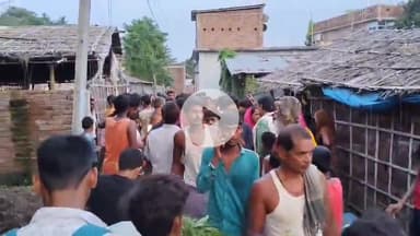 मधेपुरा: शहर के आदर्श नगर वार्ड सात में बिजली के करंट से भैंस की मौत, लोगों ने किया सड़क जाम