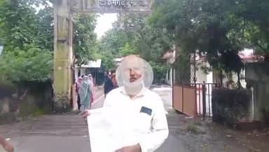 टीकमगढ़: बुड़ेरा से एक व्यक्ति शासकीय भूमि पर अवैध खनन की शिकायत लेकर एसपी कार्यालय पहुंचा