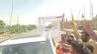 गोरौल: जन सुराज के सूत्रधार प्रशांत किशोर का हरसेर चौक पर प्रखंड अध्यक्ष कुमार के नेतृत्व में कार्यकर्ताओं ने किया स्वागत