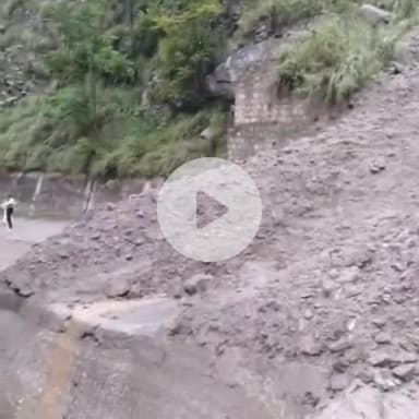 टापरी: किन्नौर का पागल नाला ब्लॉक, गिरा मलवा, सड़क पर आवाजाही ठप, सड़क बहाली के लिए प्रशासन प्रयासरत