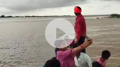 घाटमपुर: घाटमपुर में खतरे के निशान से ऊपर बह रही यमुना, कई गांवों का संपर्क टूटा