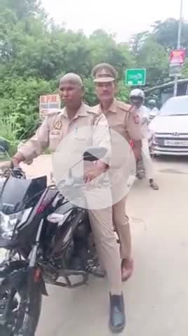 लंभुआ: लंभुआ कोतवाली क्षेत्र में वर्दी पहनकर नशे में झूमते दिखे दरोगा, वीडियो का संज्ञान लेकर एसपी ने किया सस्पेंड